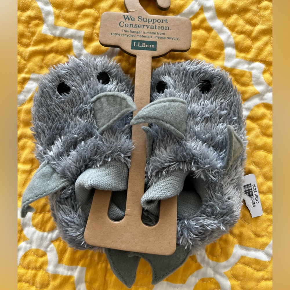 L.L. Bean kids shark slipper gray (NWT) size 7-8